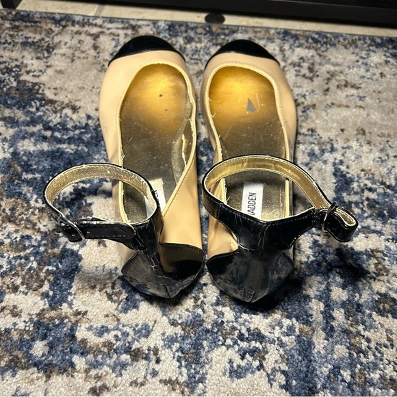 Steve Madden Gabriele Tan & Black Ankle Strap Patent Leather Flats Size 8 - Picture 8 of 16
